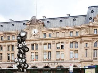 Location appartement Gare Saint-Lazare, Rue d'Amsterdam, Paris, France